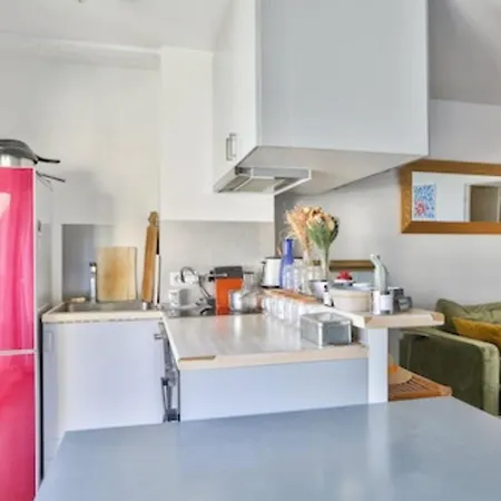 Rare Pearl With Balcony In Apartment *