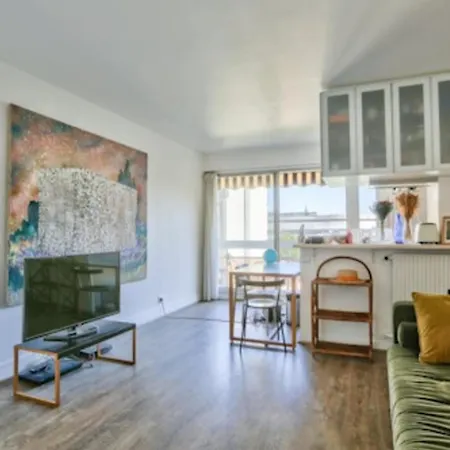 Rare Pearl With Balcony In Apartment *