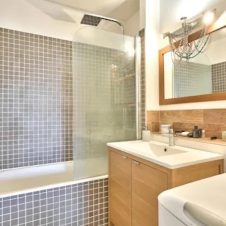 Rare Pearl With Balcony In Apartment Paris
